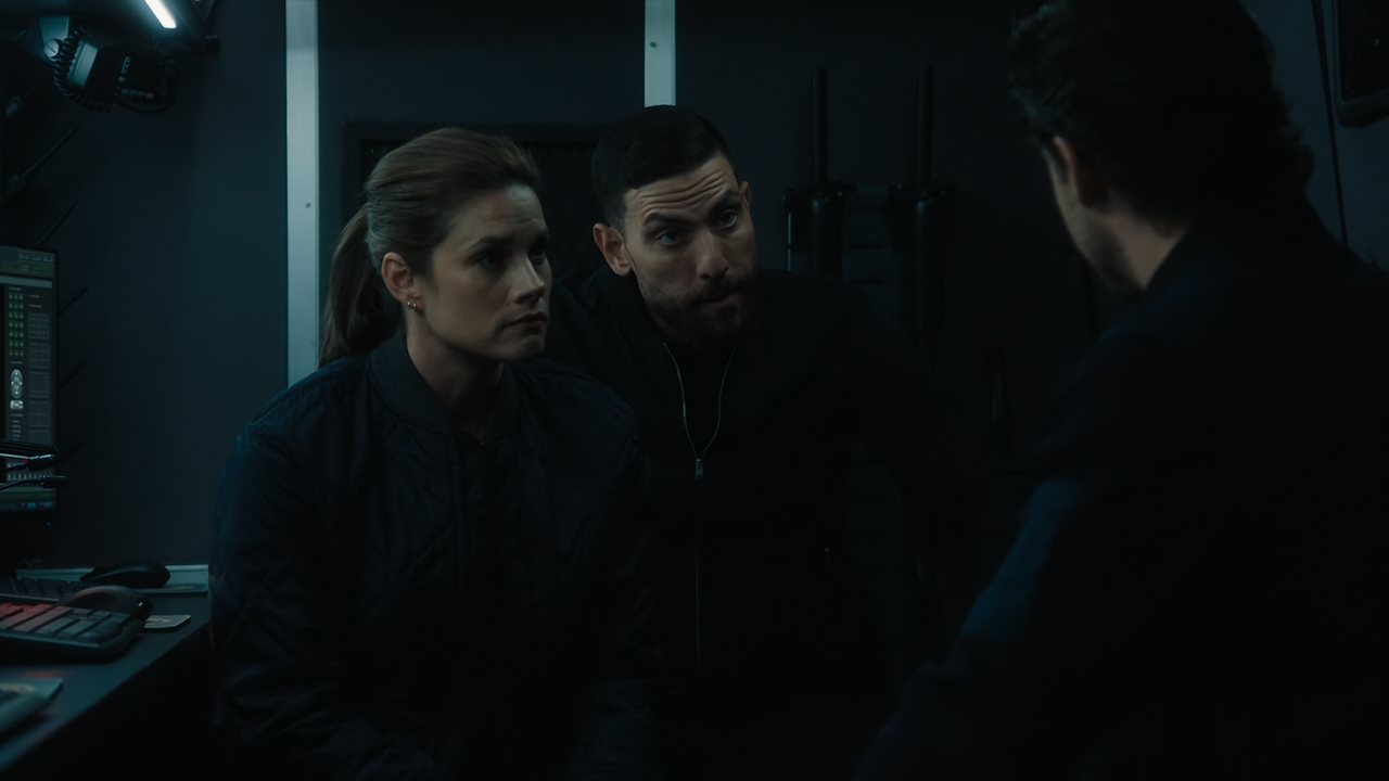 FBI.S05E22.Torn.1080p.10bit.AMZN.WEB-DL.DDP5.1.HEVC-Vyndros.mkv_snapshot_26.31_[2023.05.29_05.18.23]