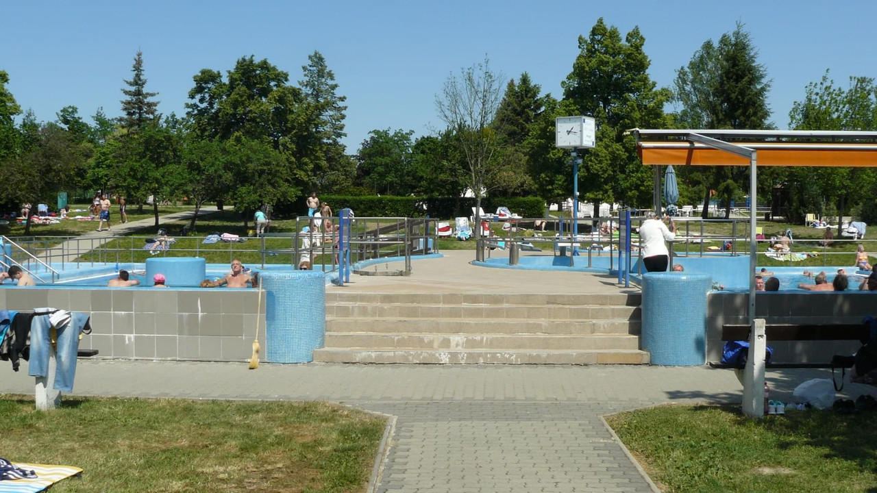 [Obrazek: f33913ca37f58de4.jpg]