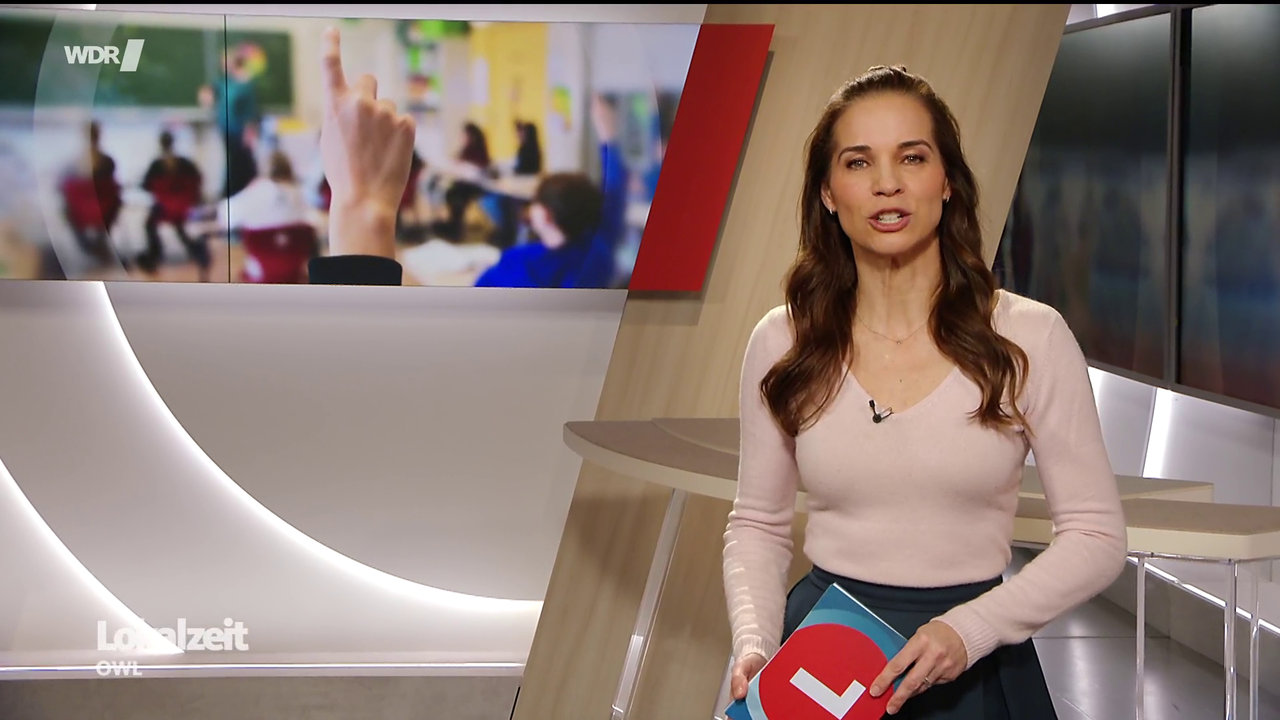 Kristina Sterz WDR Lokalzeit OWL 12 03 2026 112X Caps 85