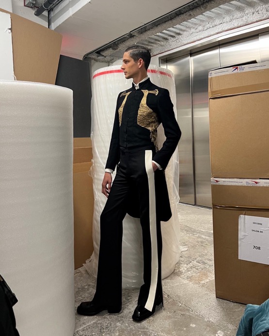 203FF878-1AD6-4F25-BCCC-E27191C7524B