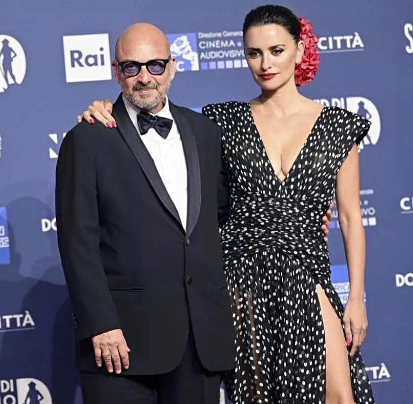 Il rossetto rosso di Penélope Cruz, simbolo di femminilità e passione Il rossetto rosso di Penélope Cruz, simbolo di femminilità e passione