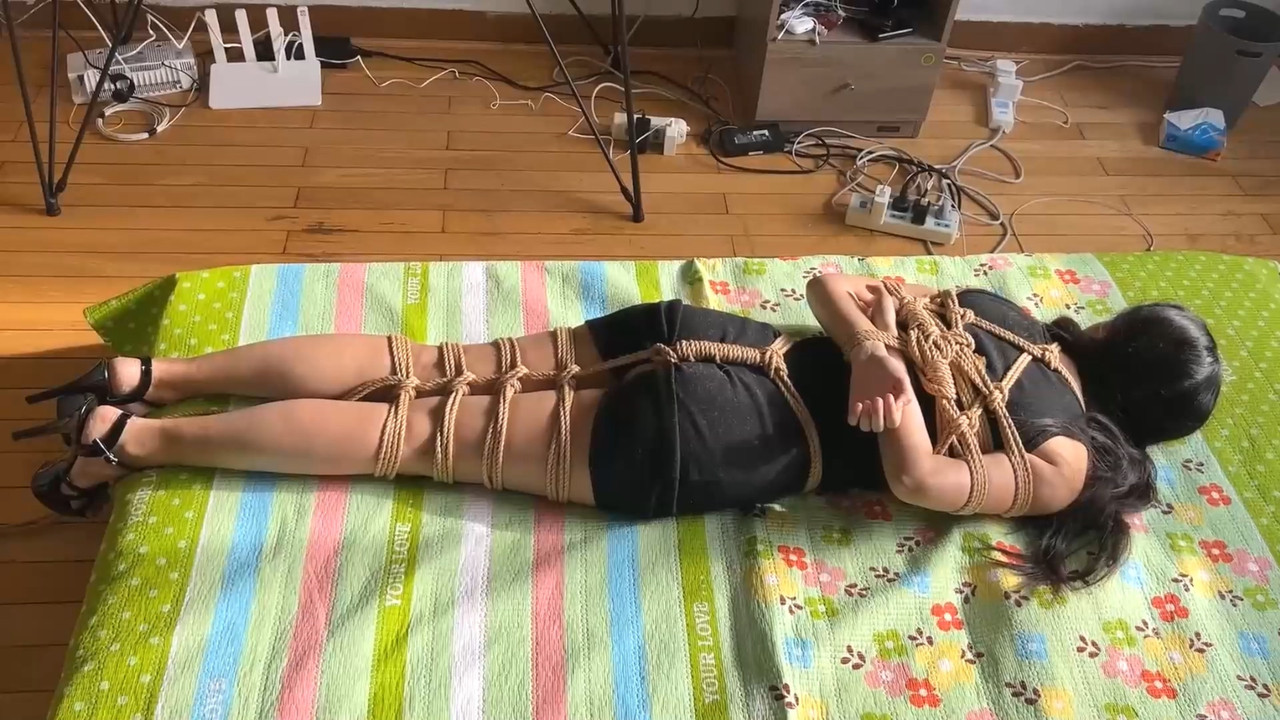 玩奴原创 新模超高跟配大长腿的终极日式驷马.mp4_20220122_084534.459