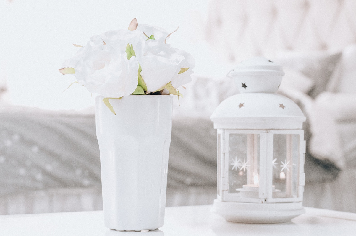 whitesnowlantern.jpg