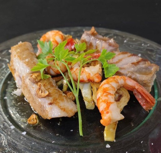 Ventresca De Atún Con Gambas Y Alcachofa