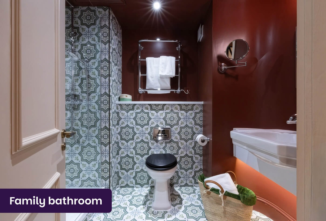 Family bathroom at Potters Heron Hotel