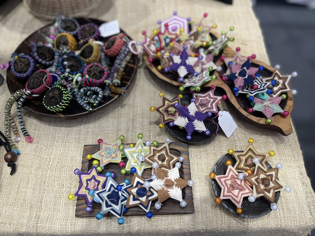 ผลิตภัณฑ์จากฝีมือชาวบ้าน