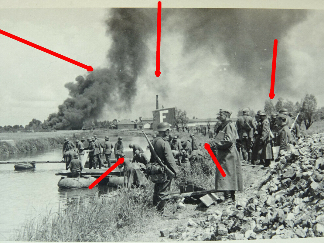 Foto Frankreich, Armentieres brennt, Pioniere bauen Brücke