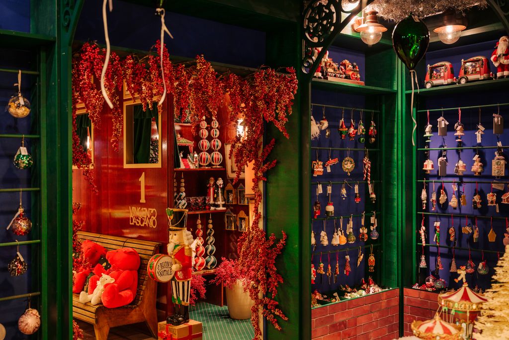 Vincenzo Dascanio, il pop-up Natale 2022 è un viaggio sullo Spiga Express Vincenzo Dascanio, il pop-up Natale 2022 è un viaggio sullo Spiga Express