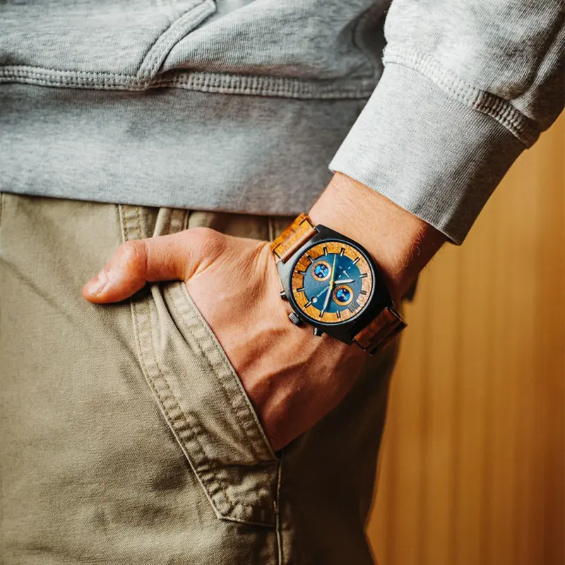 Oceanic WoodWatch – regalo pratico ed elegante per la pensione con quadrante blu e cronografo