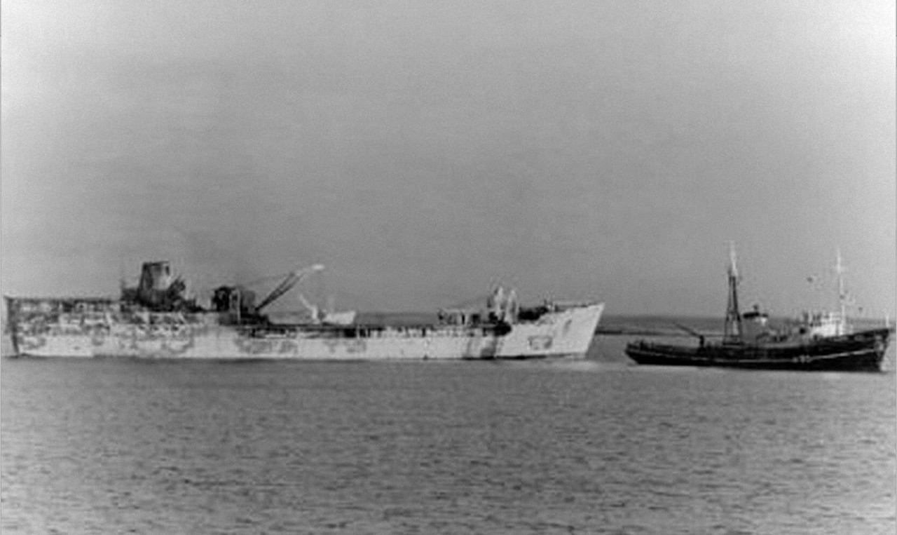 SIR GALAHAD is sunk by HMS ONYX — Postimages