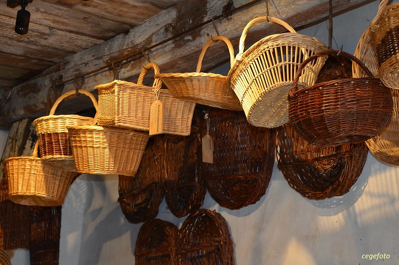 brown-baskets-dis.jpg