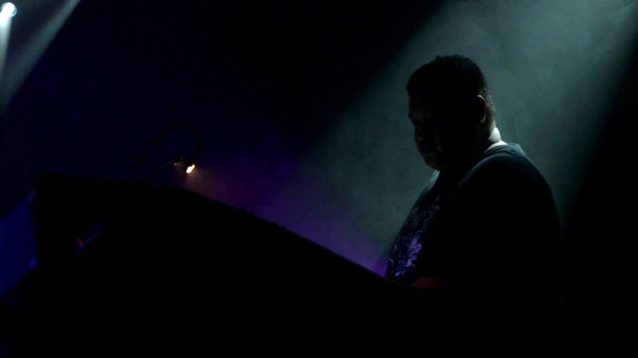 fat-freddys-drop-live-at-village-undergr