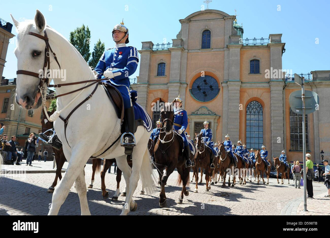 royal-guards-on-horseback-pass-the-cathedral-next-to-the-royal-palace-D598TB