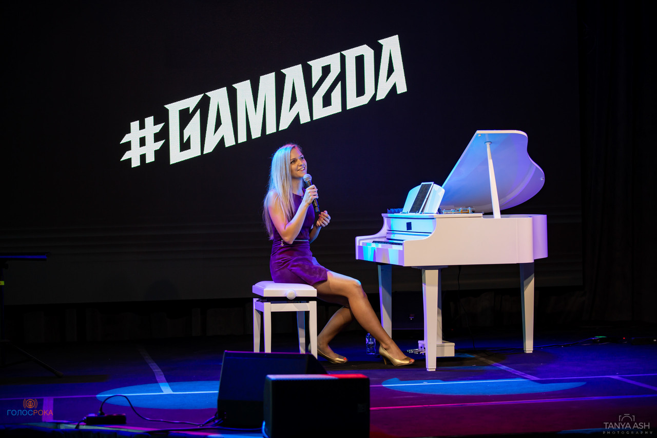 Gamazda on stage with grand piano
