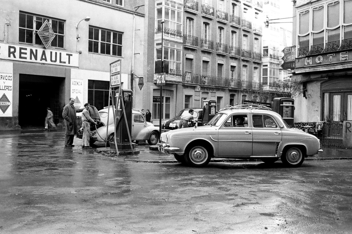 Garaje Renault en la calle Ortiz de Zárate. A. Schommer 1959Photoaraba6