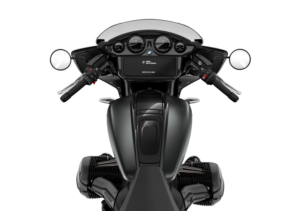 P90569046_highRes_bmw-r-18-roctane-r-1