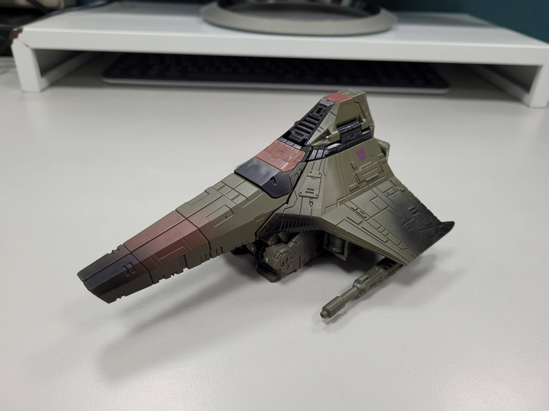 Netflix-Decepticon-Sparkless-Seeker-12