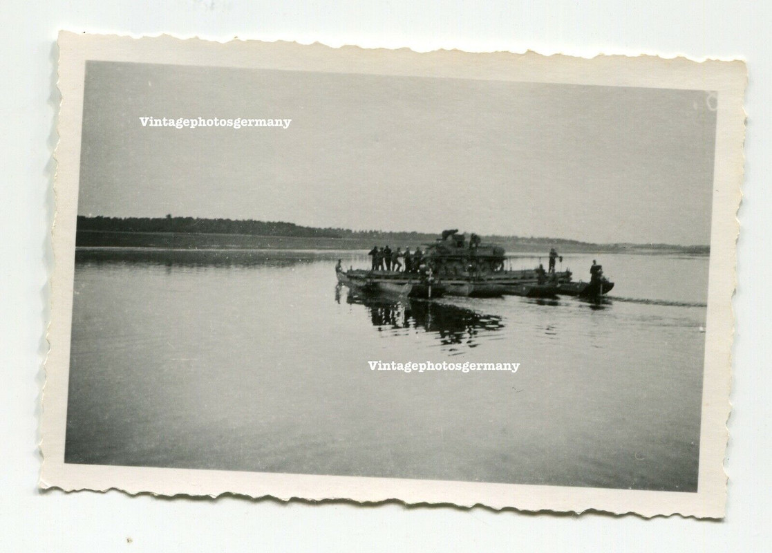 Foto Russland deutscher Panzer III auf Fähre Sturmboot Pioniere Düna