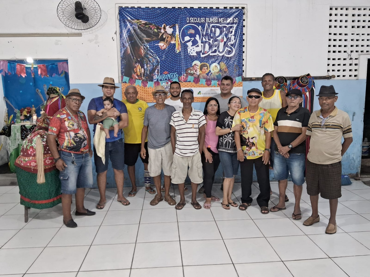 Show noturno com fogueira