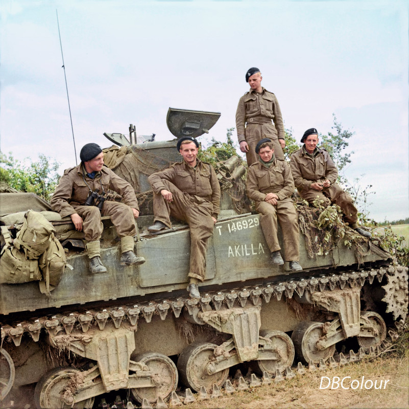 Sherman Vs  5 chars allemands Sherman-nomm-Akilla-de-la-1st-Nottinghamshire-Yeomanry-8th-Armoured-Brigade-apr-s-avoir-d-tru