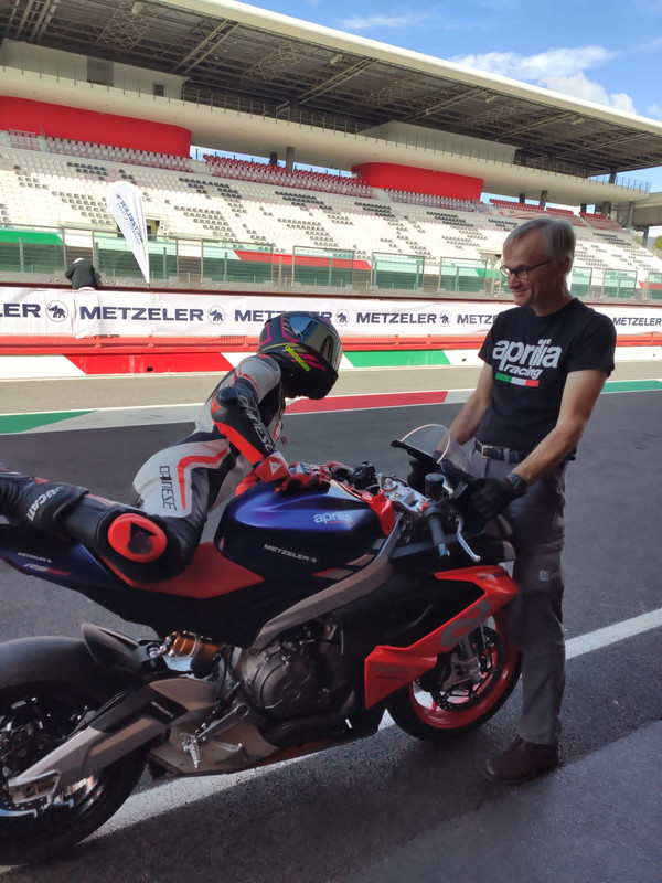 9411AB79-2BEE-4731-806A-861D3DEC751F