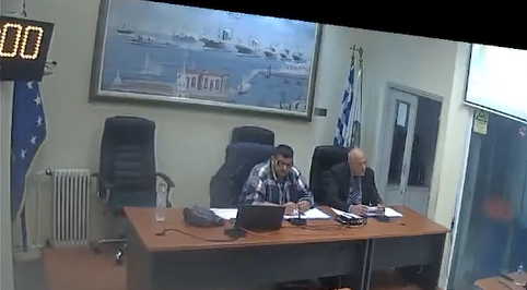 ΕΑΥΤΟΥΣ ΕΞΕΘΕΑΤΡΗΣΑΝ ΣΤΗ ΔΗΜ. ΑΡΧΗ ΜΑΛΑΦΗ - Ο ΕΝΑΣ ΑΝΤΙΔΗΜΑΡΧΟΣ ΛΕΕΙ ΣΤΟΝ ΑΛΛΟ ΟΤΙ ΛΕΕΙ Μ@Λ@Κ... (ΒΙΝΤΕΟ)