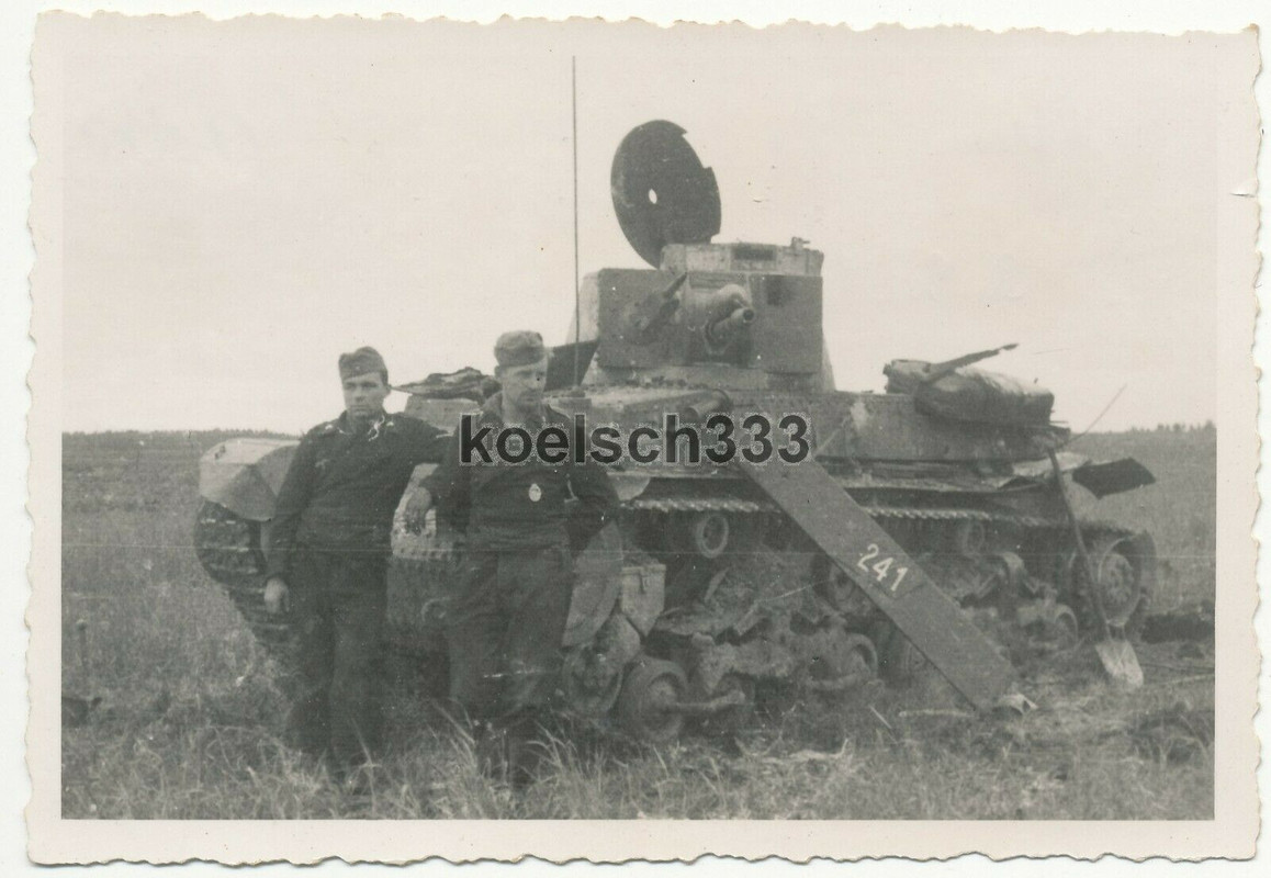 Foto CKD Praga PzKpfw.35(t) Wrack vom Panzer Reg. 11 nach der Leningrad Schlacht