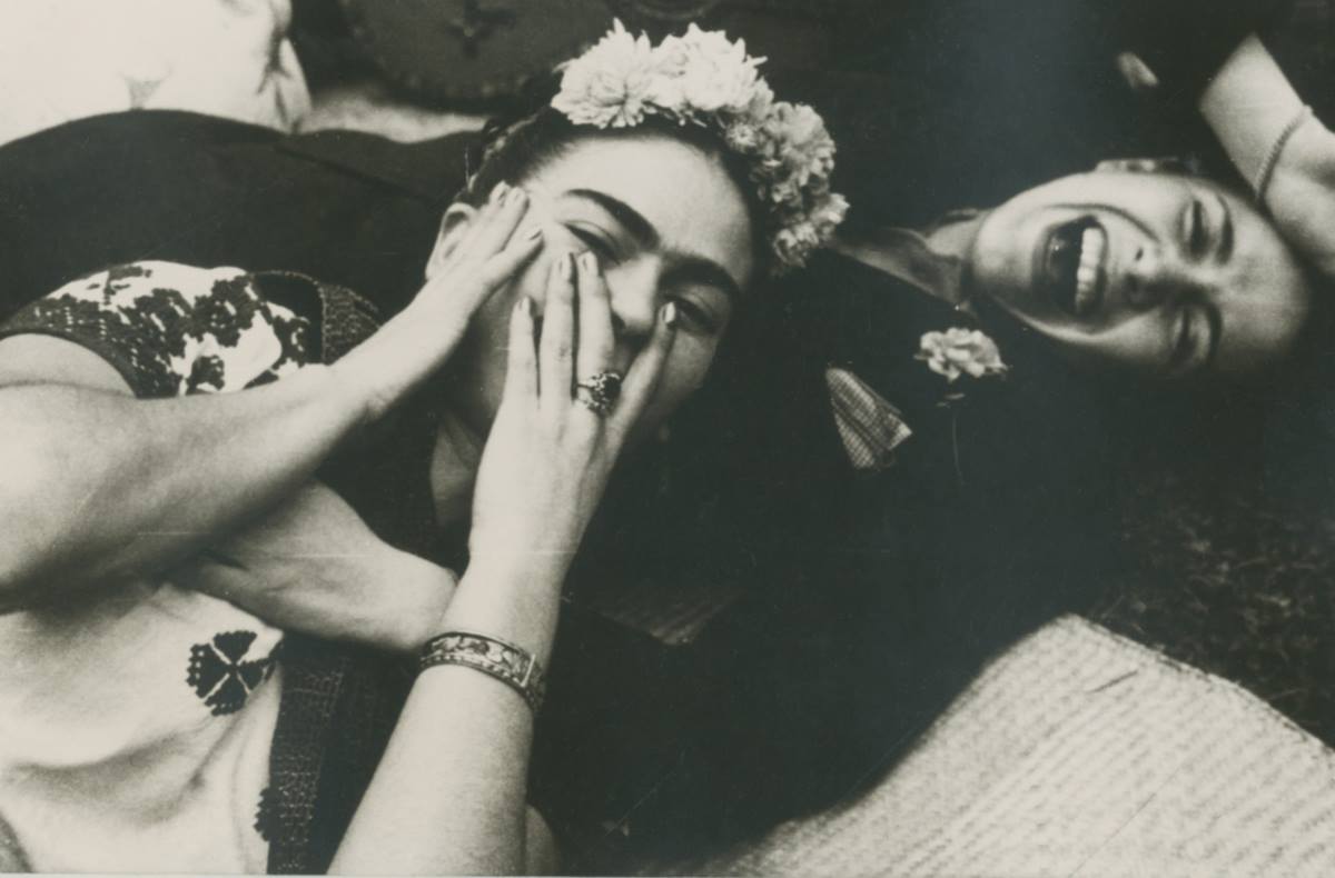 Nicolas-Muray-photo-of-Frida-Kahlo-and-Chavela-Vargas-1945