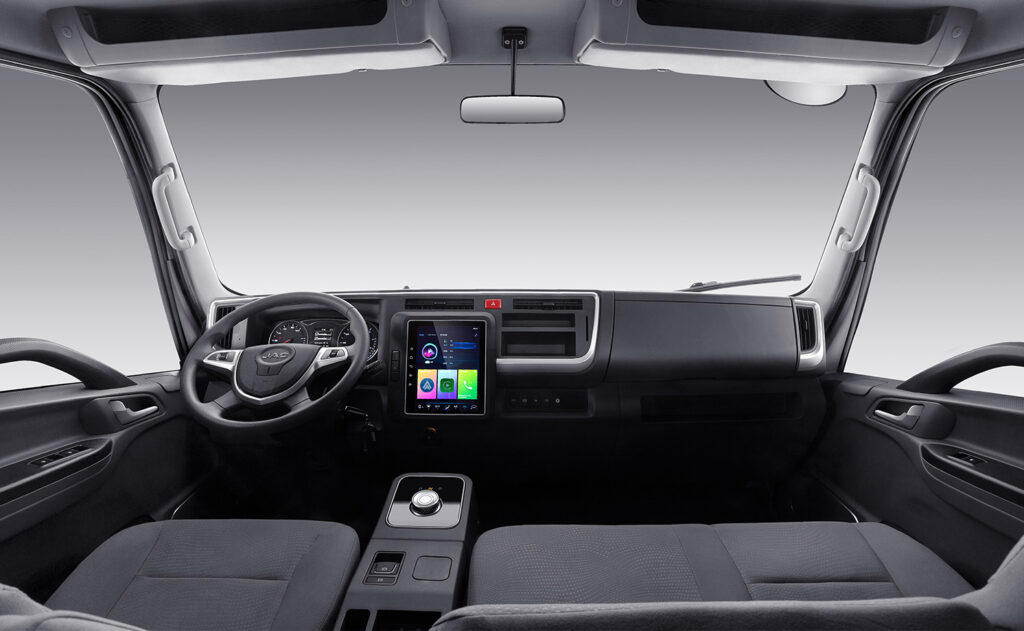 Cabine spacieuse du camion électrique iJAC N75