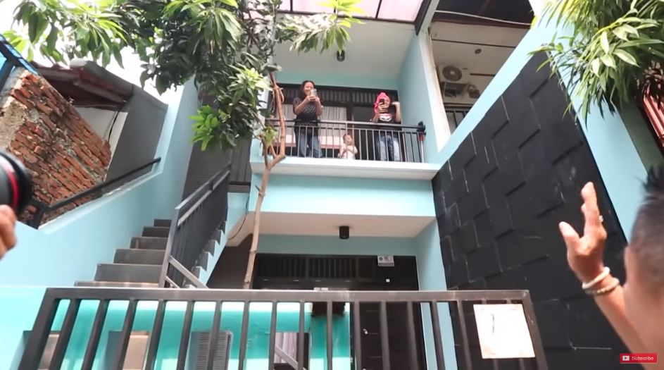 Kontrakan milik Tukul