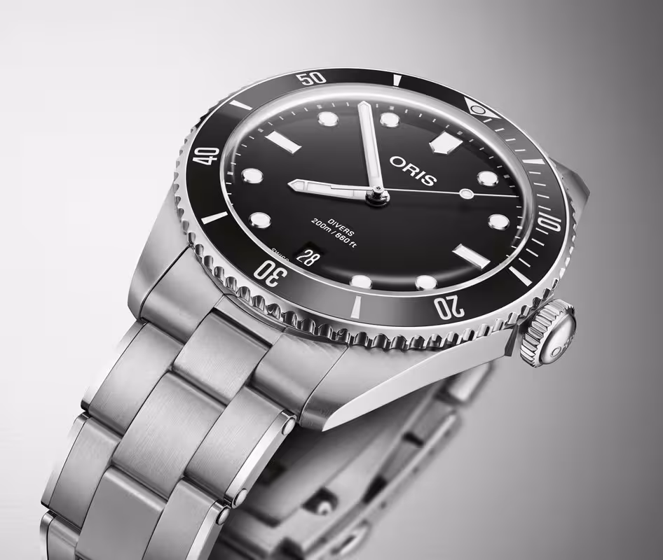 01 733 7795 4054-Set - Divers Date_HighRes_20062-v1