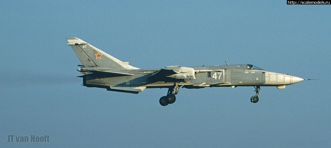 11 ORAP Su-24MP 47 White