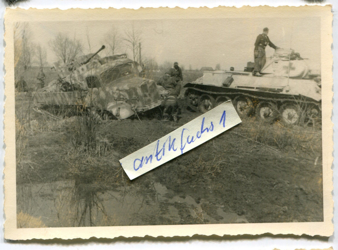LKW mit Pak u.Beute-Panzer aus Rußland einer Deutscher Panzer-Ei