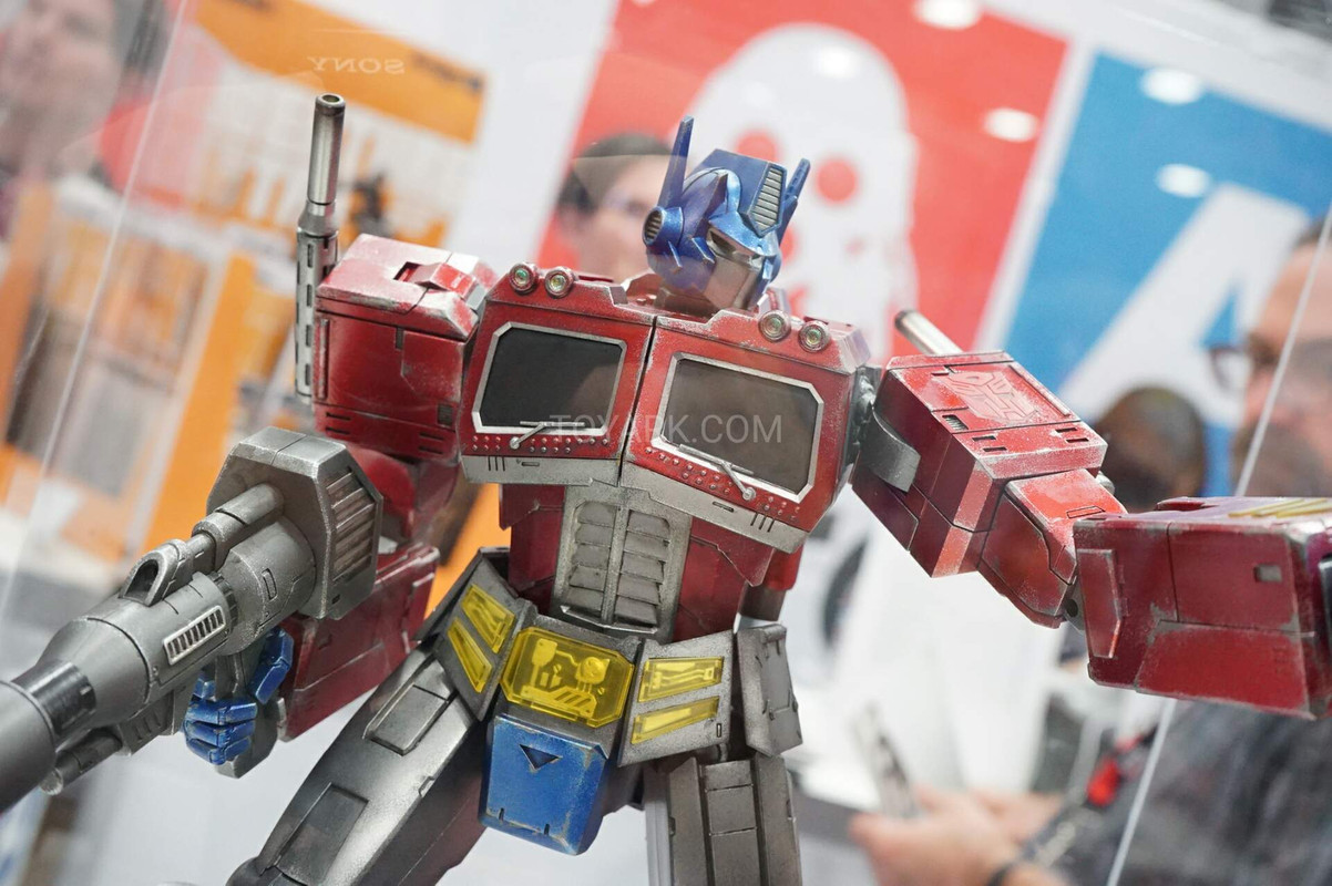 SDCC-2016-3A-Optimus-05