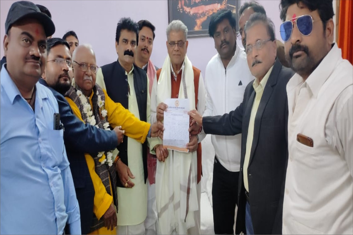  चित्रगुप्त धर्मशाला बनाने हेतू मंत्री से की भेंट, कायस्थ समाज ने की मांग 