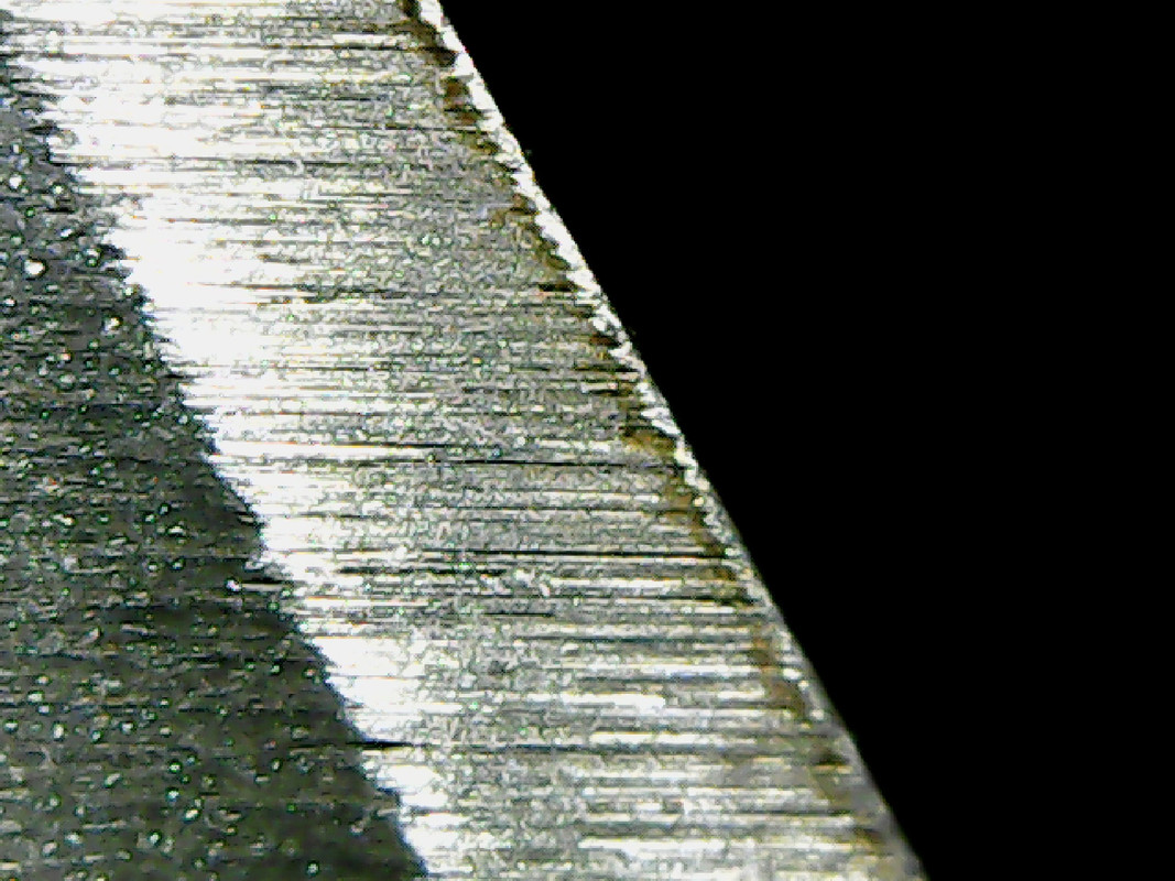 Edge - Spyderco Military S90V - 17