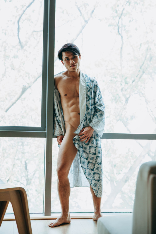 MODEL - Chàng trai xăm mình với gương mặt chữ điền