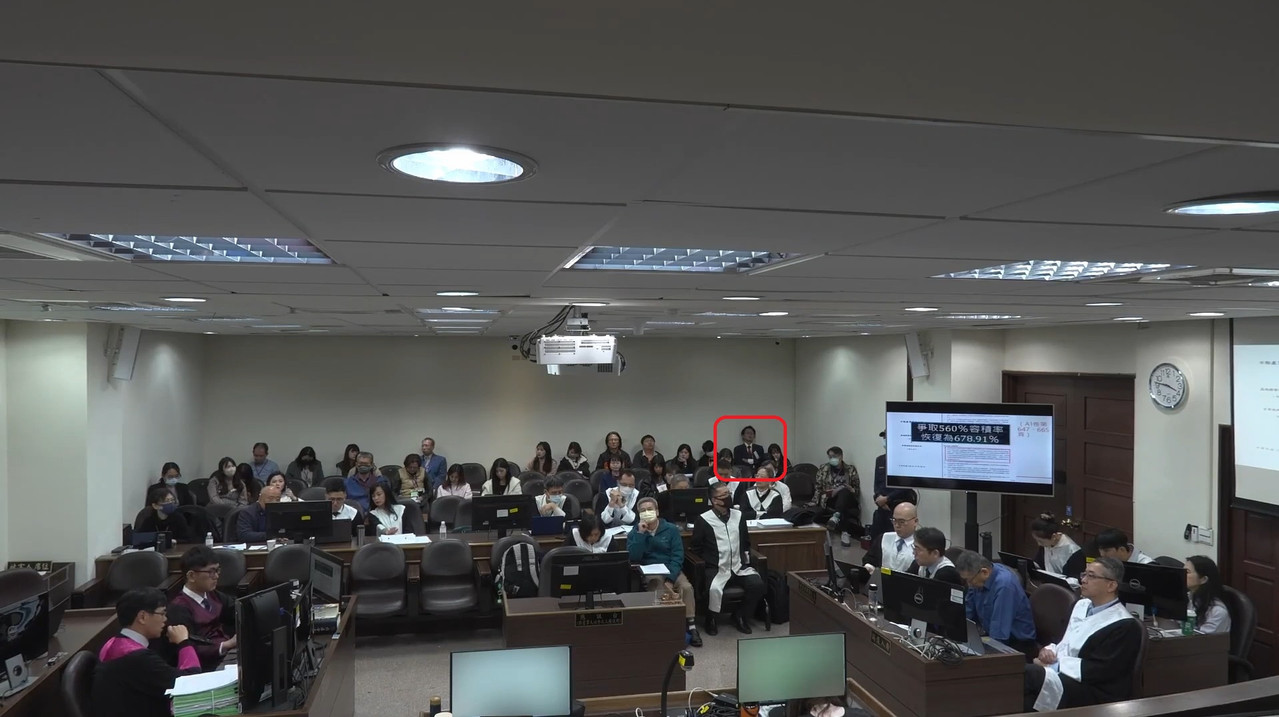 [討論] 幫看，這個是不是黃國昌進法庭旁聽在睡覺 - 政黑 - PTT.BEST 批踢踢爆文 3