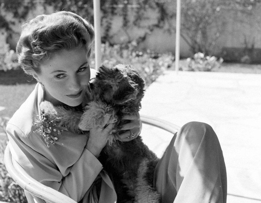 joan_fontaine_b40