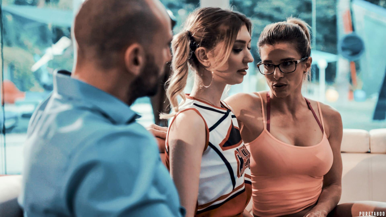 Mackenzie Moss e Cory Chase – La mia Coach è una pervertita Sub ita