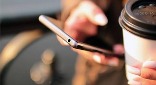 Έρευνα: Όταν το κινητό γίνεται εθισμός  Kinhto