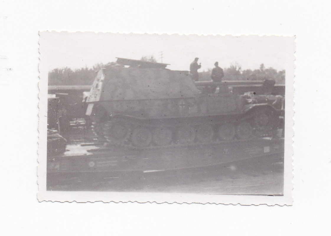 Foto Deutscher Panzer vom Typ Ferdinand Dnepr Sept. 1943 Rußland