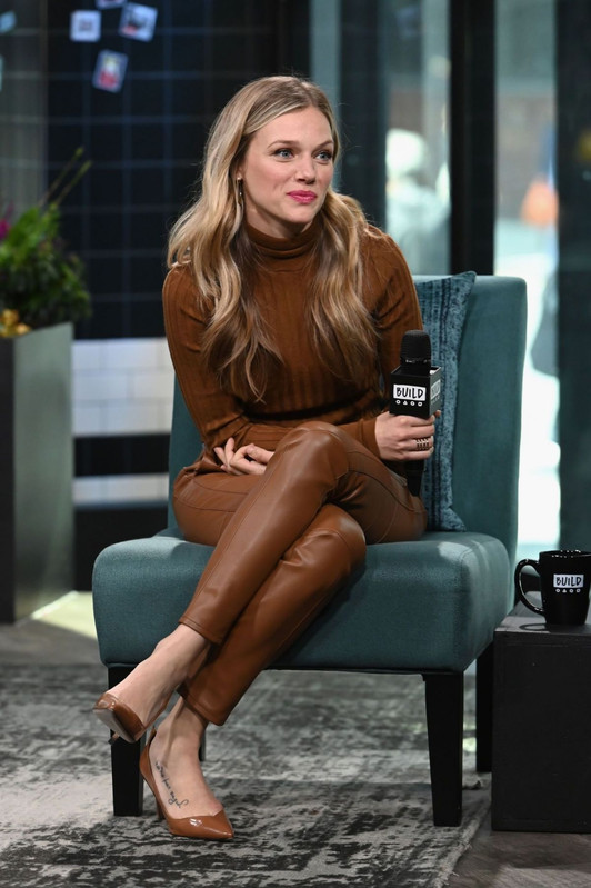 Tracy Spiridakos AOL Build Series in NYC 23 04 2019 18X 06