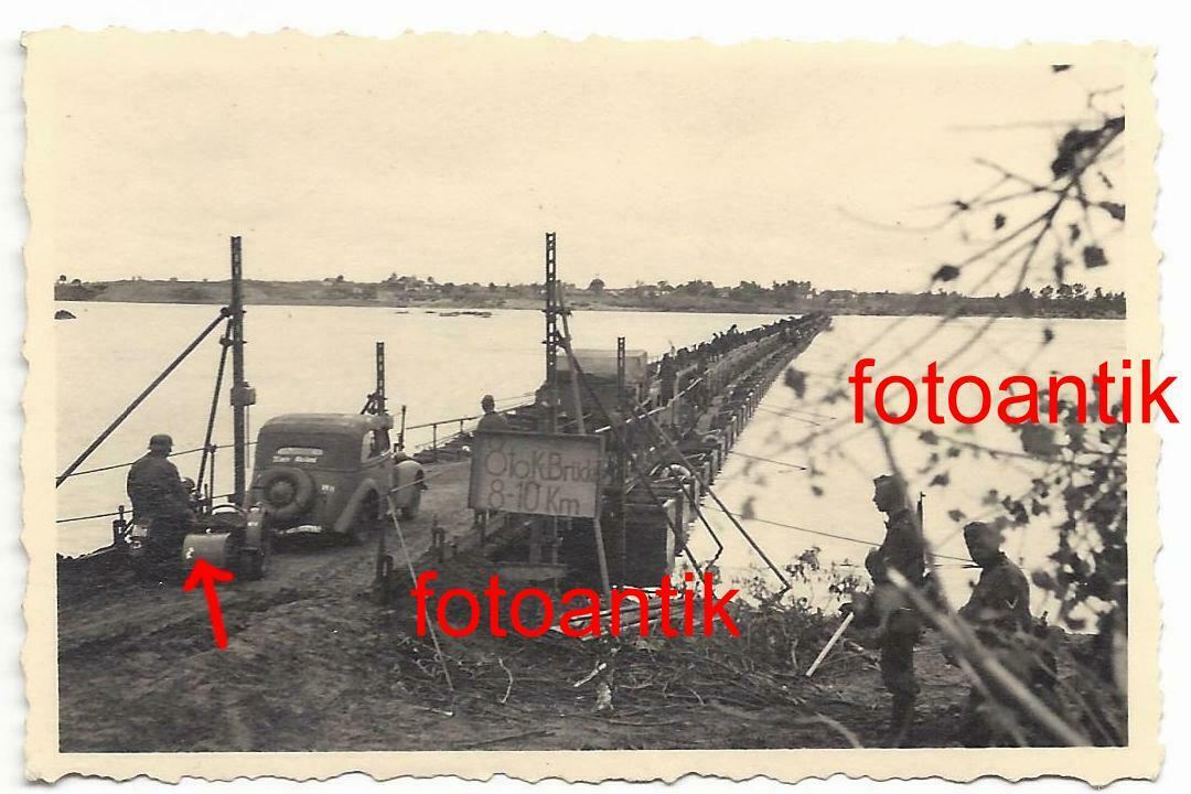 !!Foto 2 WK Ostfront Ukraine bei Kiew Київ Behelfs Brücke über Dnepr 8 t - Schild