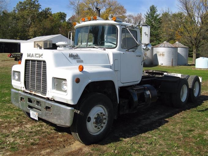 https://i.postimg.cc/W1t4JLX4/1986mackr686sttruck-2.jpg