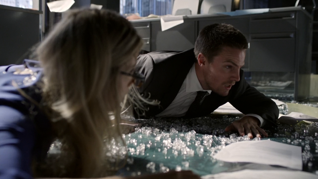 Arrow.S02E01.La.citta.degli.eroi.720p.BDMux.ITA.ENG.x264-BlackBit[screenshot 8]