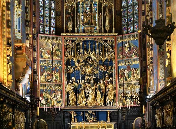 A Cracovia il più grande altare gotico del mondo è dedicato all'Assunta dans Articoli di Giornali e News L-altare-maggiore-dedicato-all-Assunzione