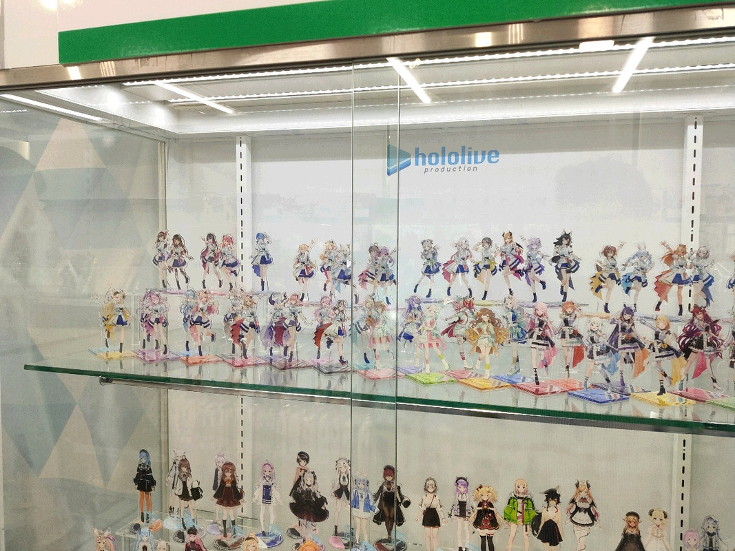 Hololivers' acrylic display