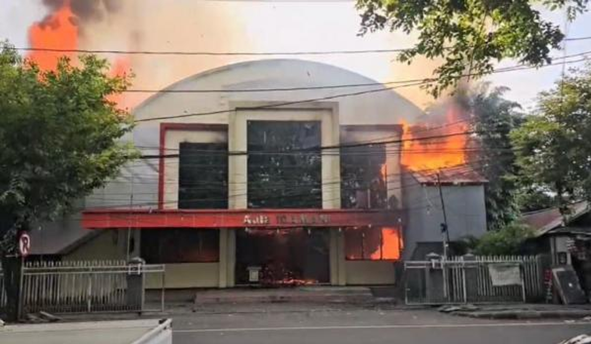 12 Mobil Damkar Dikerahkan Padamkan Api di Gedung Pernikahan Manado