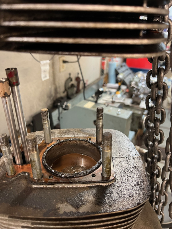 B25SS water in cylinder